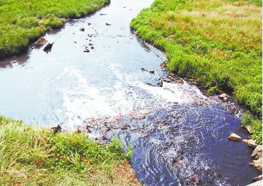 污水污染河流